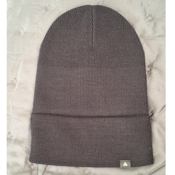 NWOT TNA Aritzia Beanie Women's OSFM Basic Black Ribbed Outdoor Cozycore - Picture 3 of 8